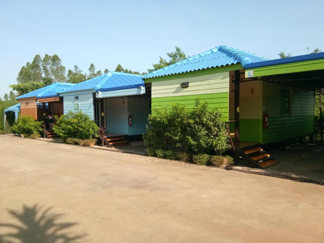 Hi Tech Resort Kabin Buri Rum bild