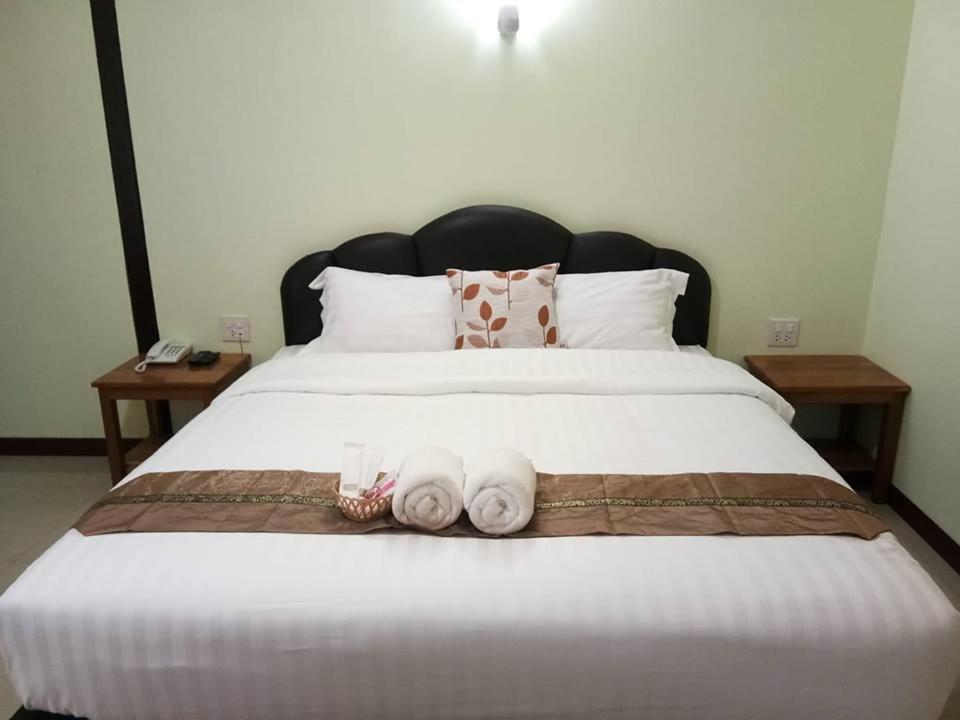 Hi Tech Resort Kabin Buri Exteriör bild