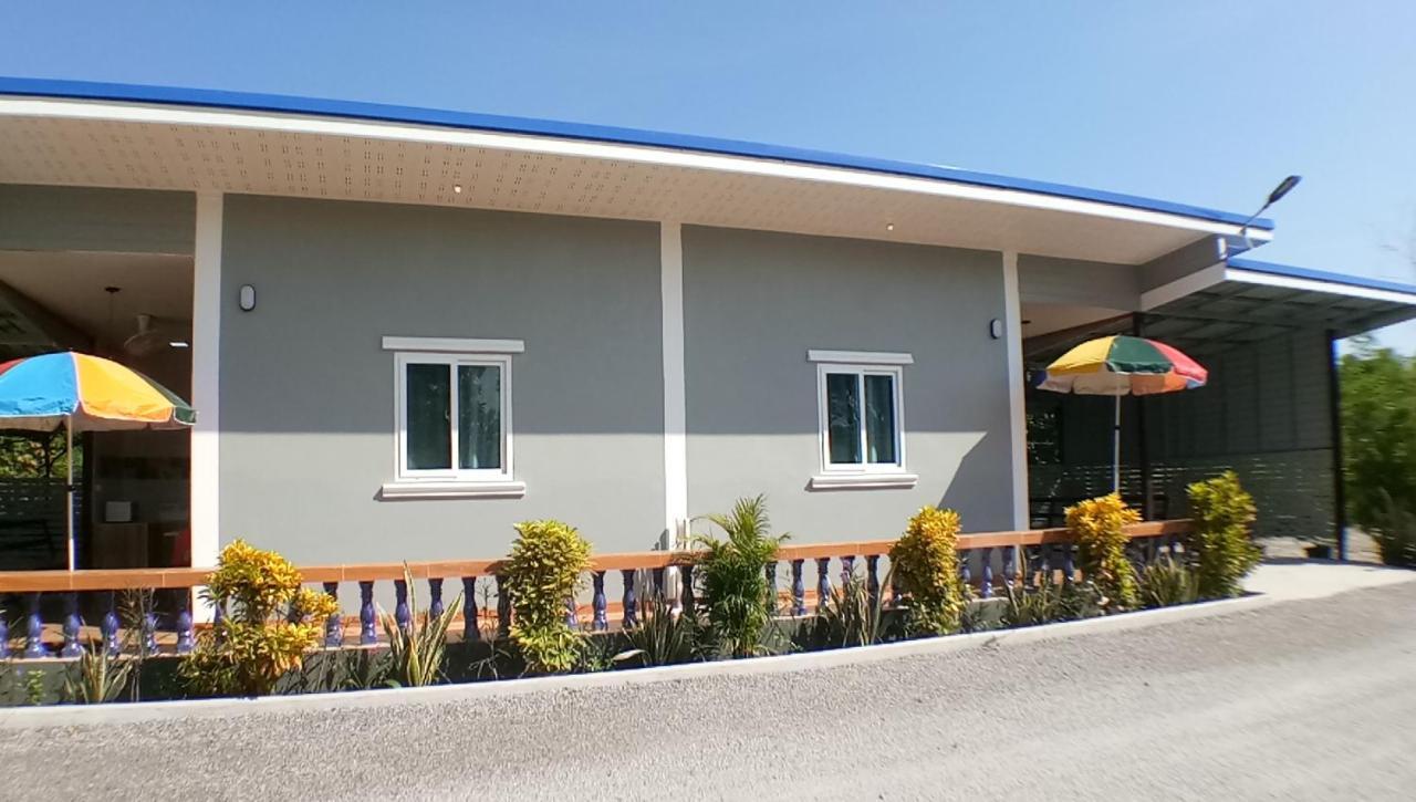Hi Tech Resort Kabin Buri Exteriör bild