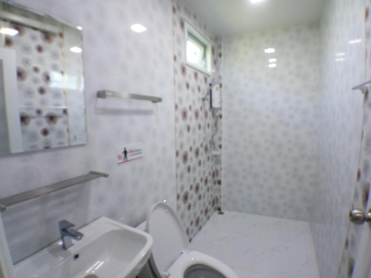 Hi Tech Resort Kabin Buri Exteriör bild