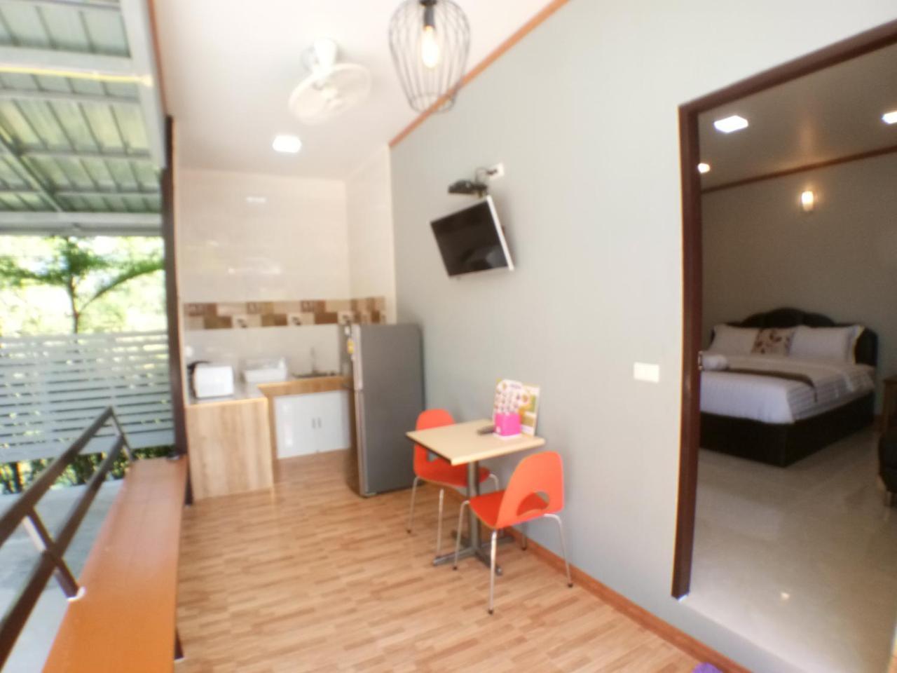 Hi Tech Resort Kabin Buri Rum bild